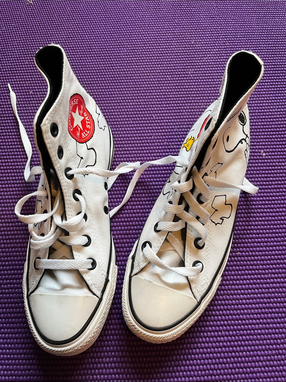 Converse all star, white High-Top Sneakers with Black Cartoon Outlines. Unisex